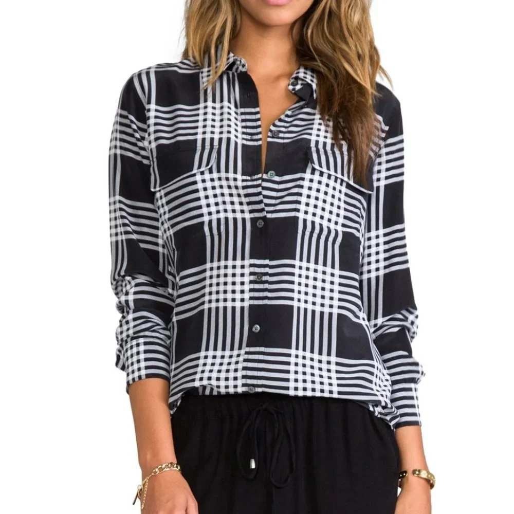 Equipment Femme Signature Slim‎ Fit Silk Button Up Sz XS Ghost Plaid Black White